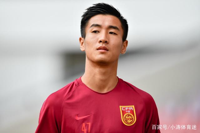 见缝插针！王思雨吸引三人防守人缝中送妙传 陈玉婕空切得分